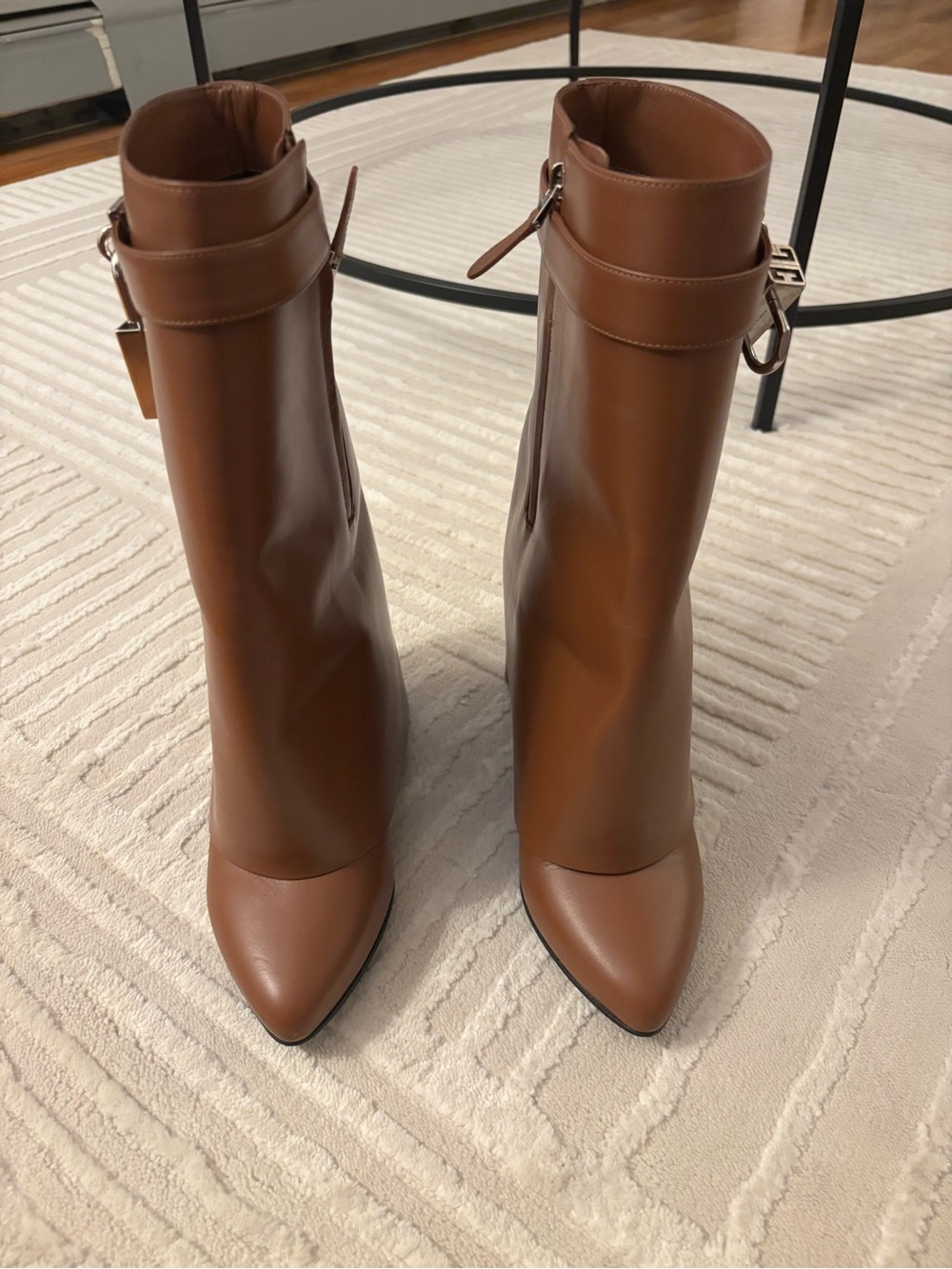 Givenchy Shark Lock Ankle Boots in leather - Picture 5 of 8